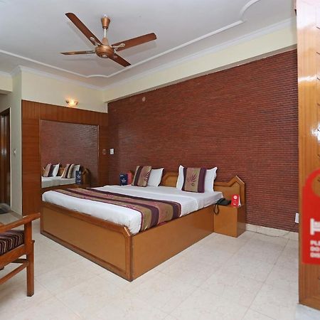 Oyo Flagship 9554 Hotel Grand Plaza Faridábád Kültér fotó